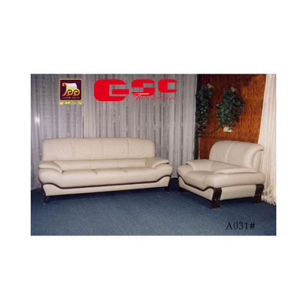 Sofa da CN màu trắng sữa, chân gỗ GSC-SF12